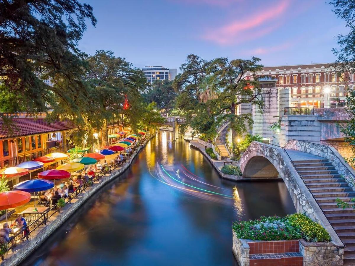 Exploring the Timeless Beauty of the River Walk in San Antonio, Texas